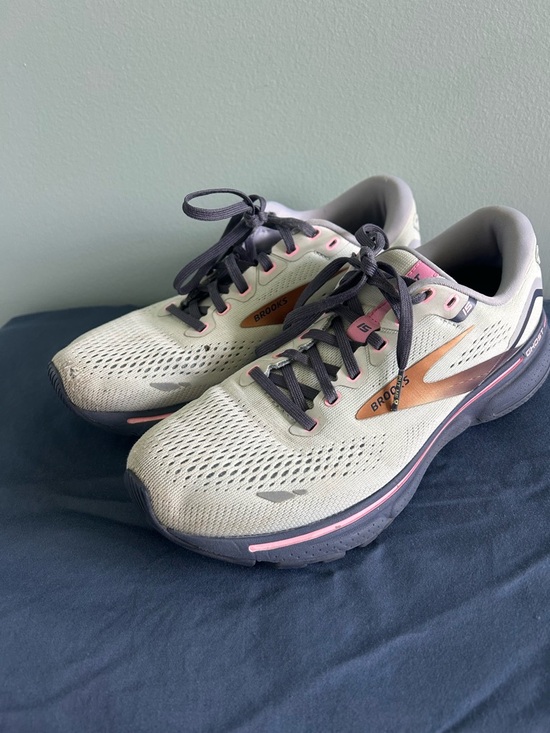 Brooks Shoes - Brooks Women's Running Shoes in Light Green with Pink and Charcoal Accents